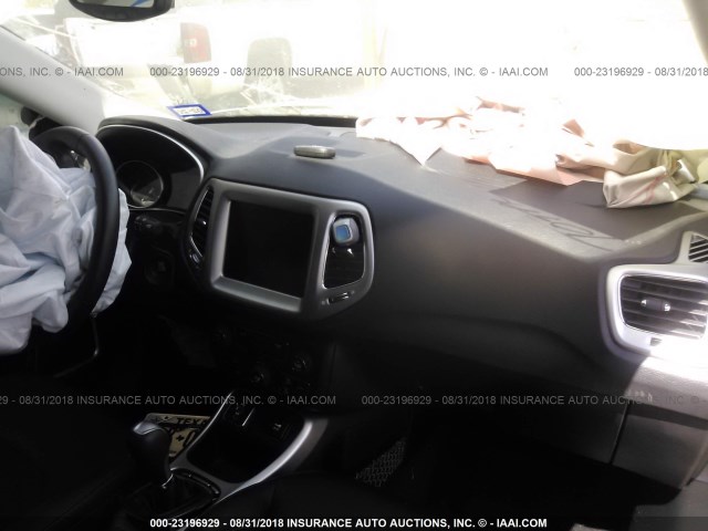 3C4NJCBB8JT233275 - 2018 JEEP COMPASS LATITUDE 银色 照片 5