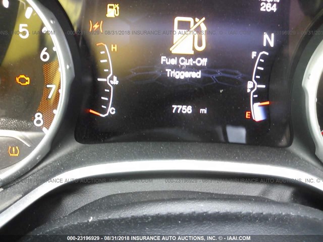 3C4NJCBB8JT233275 - 2018 JEEP COMPASS LATITUDE 银色 照片 7