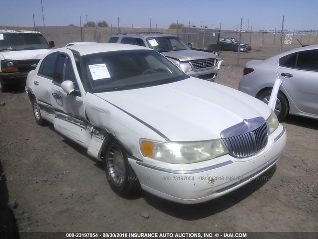 1LNHM81W01Y709633 - 2001 LINCOLN TOWN CAR EXECUTIVE Белый фото 1