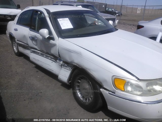 1LNHM81W01Y709633 - 2001 LINCOLN TOWN CAR EXECUTIVE Белый фото 6