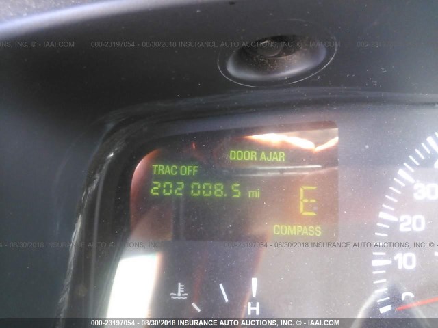 1LNHM81W01Y709633 - 2001 LINCOLN TOWN CAR EXECUTIVE Белый фото 7