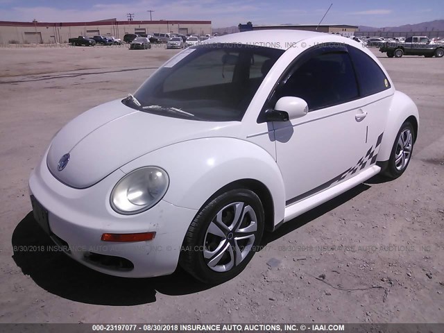 3VWPG3AG9AM012859 - 2010 VOLKSWAGEN NEW BEETLE WHITE photo 2