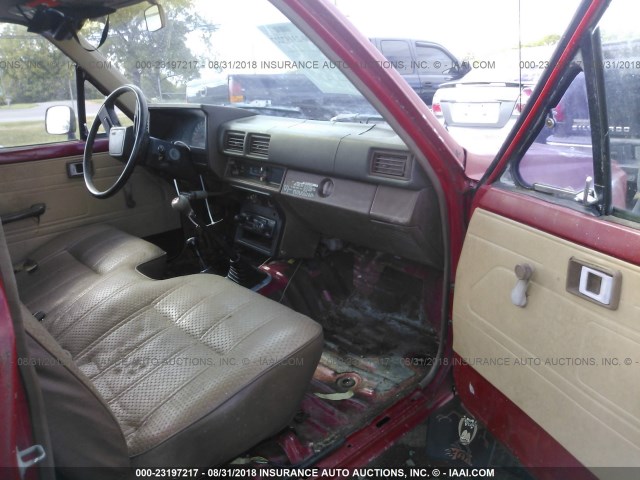 JT4RN60R5F5081471 - 1985 TOYOTA PICKUP RN60 RED photo 5