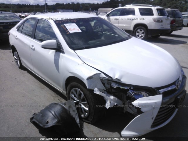 4T1BF1FK9FU495012 - 2015 TOYOTA CAMRY LE/XLE/SE/XSE WHITE photo 1