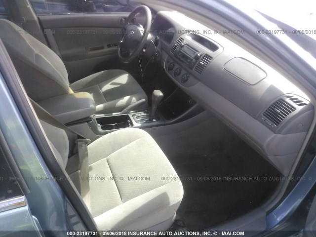 4T1BE32KX4U874764 - 2004 TOYOTA CAMRY LE/XLE/SE 蓝色 照片 5