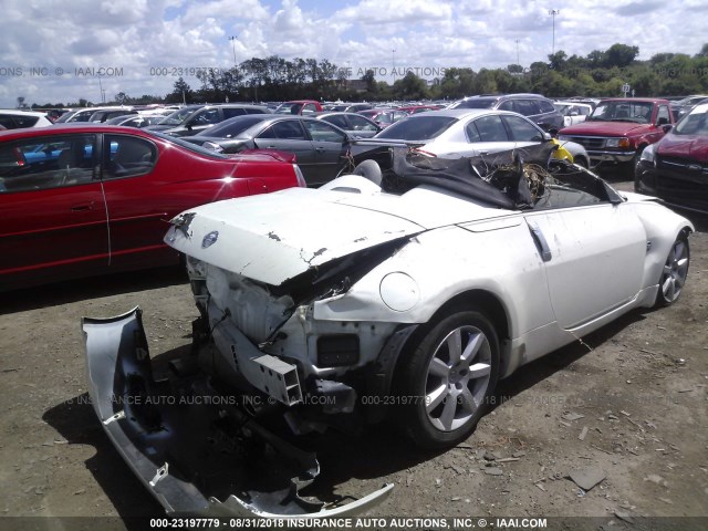 JN1AZ36A05M751761 - 2005 NISSAN 350Z ROADSTER WHITE photo 4