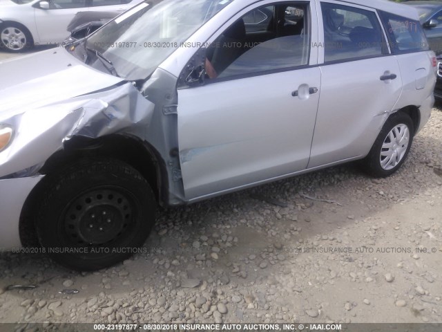 2T1KR32E85C420305 - 2005 TOYOTA COROLLA MATRIX XR GRAY photo 6