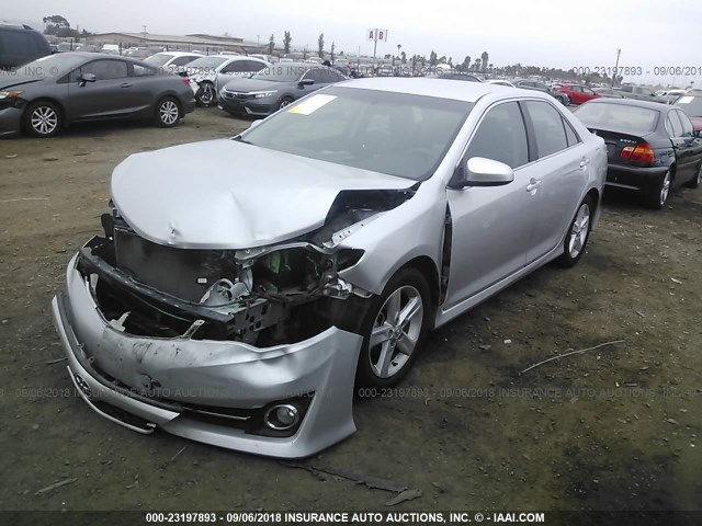 4T1BF1FK9DU227770 - 2013 TOYOTA CAMRY L/SE/LE/XLE Gümüş foto 2