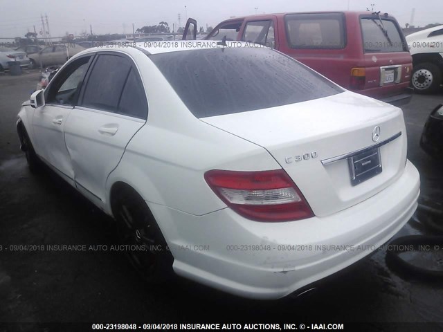 WDDGF5EB0AF426697 - 2010 MERCEDES-BENZ C 300 WHITE photo 3