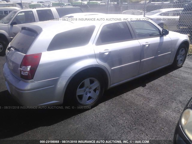 2D4FV48V75H642806 - 2005 DODGE MAGNUM SXT 银色 照片 4