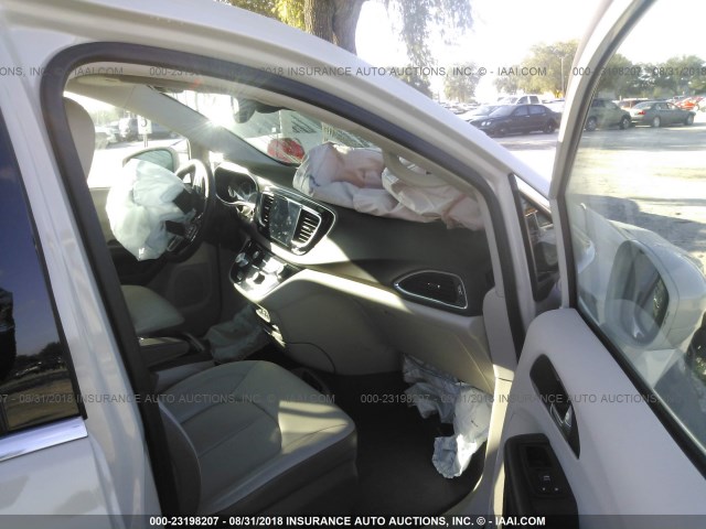 2C4RC1EG7HR594517 - 2017 CHRYSLER PACIFICA TOURING L PLUS WHITE photo 5