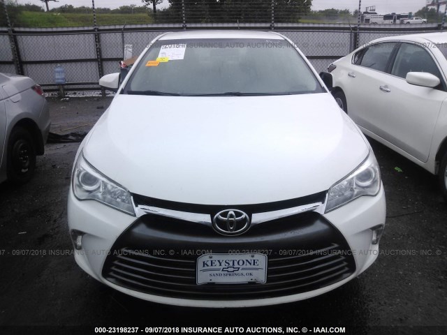 4T1BF1FKXGU169124 - 2016 TOYOTA CAMRY LE/XLE/SE/XSE 白色 照片 6