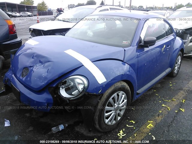 3VWFP7AT0CM624063 - 2012 VOLKSWAGEN BEETLE BLUE photo 2