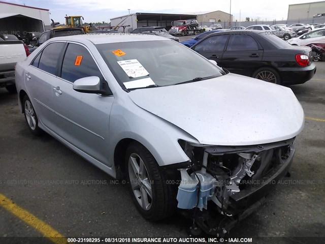 4T1BF1FK4DU661563 - 2013 TOYOTA CAMRY L/SE/LE/XLE Gümüş foto 1