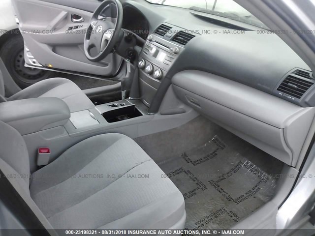 JTNBF3EK7A3004464 - 2010 TOYOTA CAMRY SE/LE/XLE 银色 照片 5