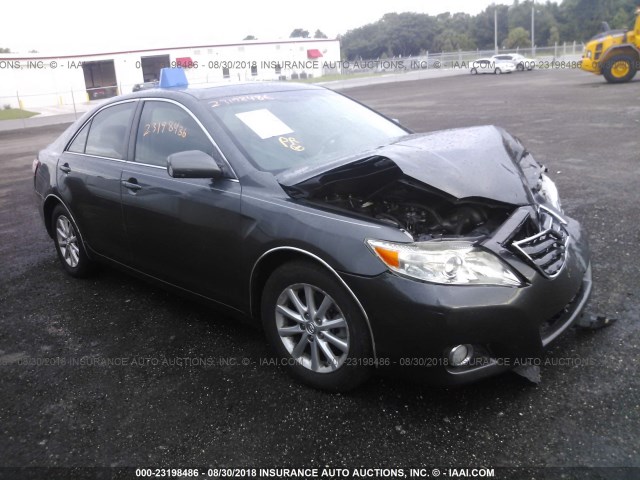 4T1BF3EK6BU230197 - 2011 TOYOTA CAMRY SE/LE/XLE ნაცრისფერი ფოტო 1