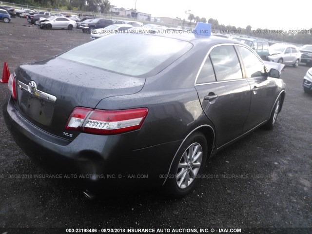 4T1BF3EK6BU230197 - 2011 TOYOTA CAMRY SE/LE/XLE ნაცრისფერი ფოტო 4