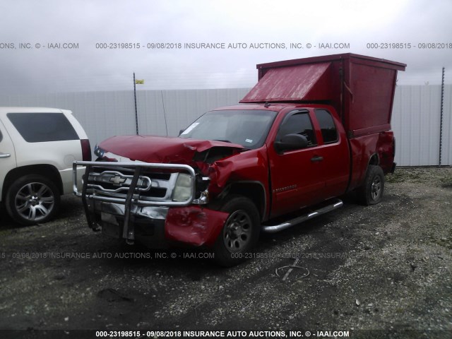 2GCEC19C171689383 - 2007 CHEVROLET SILVERADO C1500 RED photo 2