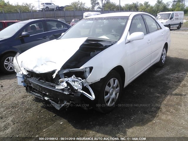 4T1BE32K32U108825 - 2002 TOYOTA CAMRY LE/XLE/SE Ақ фото 2