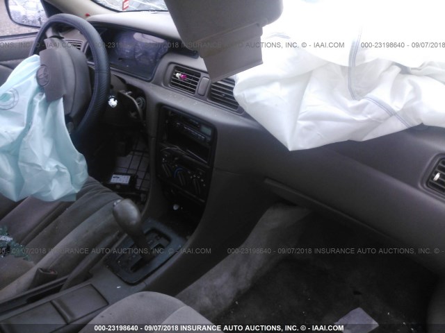 4T1BG22KXVU052665 - 1997 TOYOTA CAMRY CE/LE/XLE 绿色 照片 5