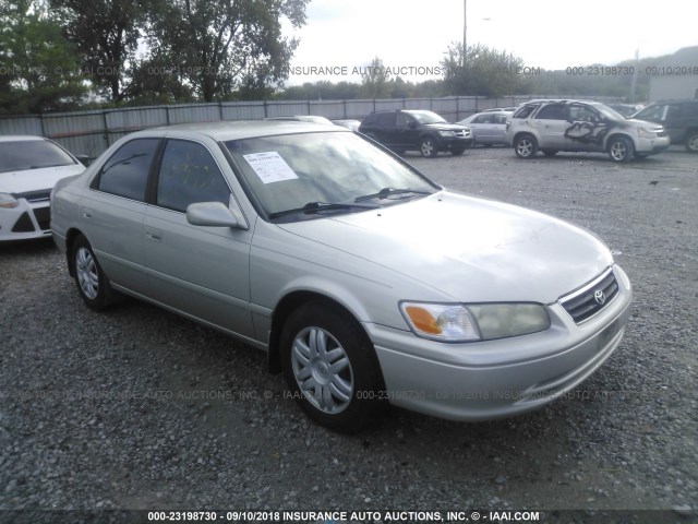 4T1BG22K11U071857 - 2001 TOYOTA CAMRY CE/LE/XLE 银色 照片 1