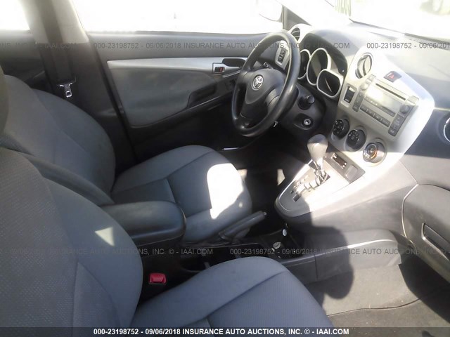 2T1KU4EE3AC217509 - 2010 TOYOTA COROLLA MATRIX  BLUE photo 5