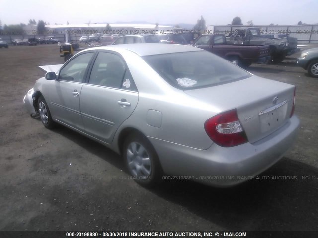 JTDBE32K620087352 - 2002 TOYOTA CAMRY LE/XLE/SE 银色 照片 3