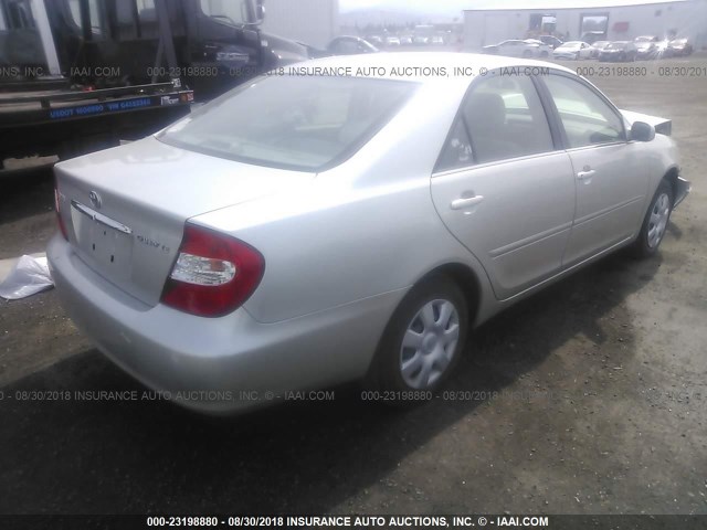 JTDBE32K620087352 - 2002 TOYOTA CAMRY LE/XLE/SE 银色 照片 4