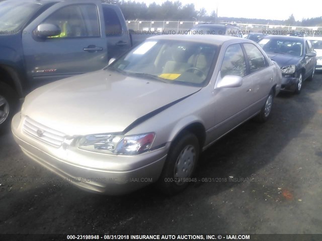 JT2BG22K2V0016795 - 1997 TOYOTA CAMRY LE/XLE GOLD photo 2