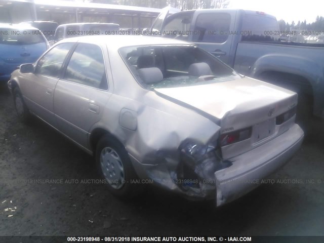 JT2BG22K2V0016795 - 1997 TOYOTA CAMRY LE/XLE GOLD photo 3