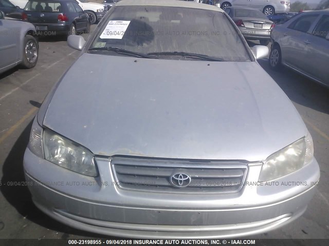 JT2BG22K110602303 - 2001 TOYOTA CAMRY CE/LE/XLE 银色 照片 6