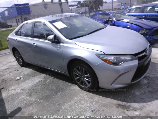 4T1BF1FKXGU600738 - 2016 TOYOTA CAMRY LE/XLE/SE/XSE 银色 照片 1