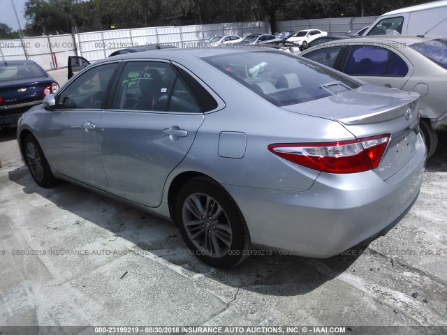 4T1BF1FKXGU600738 - 2016 TOYOTA CAMRY LE/XLE/SE/XSE 银色 照片 3