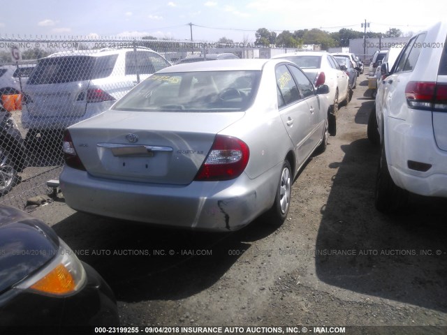 4T1BE32KX2U525682 - 2002 TOYOTA CAMRY LE/XLE/SE Күміс фото 4