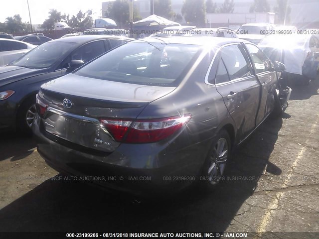 4T1BD1FK3HU227212 - 2017 TOYOTA CAMRY HYBRID/LE/XLE/SE GRAY photo 4