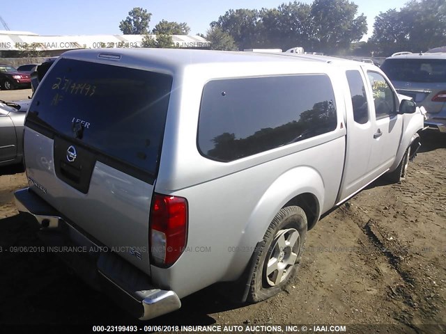 1N6AD06U38C413654 - 2008 NISSAN FRONTIER KING CAB LE/SE/OFF ROAD SILVER photo 4