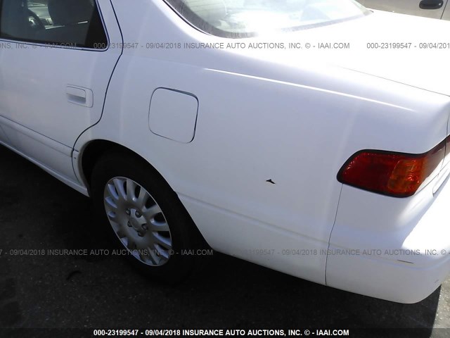 JT2BG22K3Y0418183 - 2000 TOYOTA CAMRY CE/LE/XLE 白色 照片 6