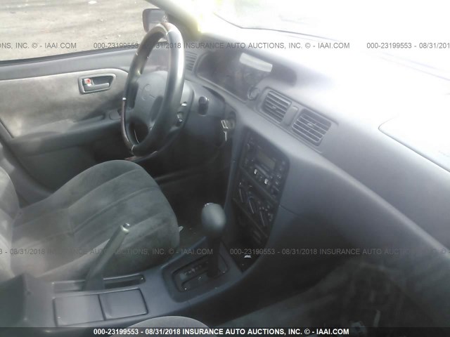 JT2BG28K0X0332528 - 1999 TOYOTA CAMRY LE/XLE 红色 照片 5
