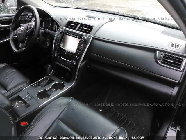 4T4BF1FK4GR535648 - 2016 TOYOTA CAMRY LE/XLE/SE/XSE 黑色 照片 5