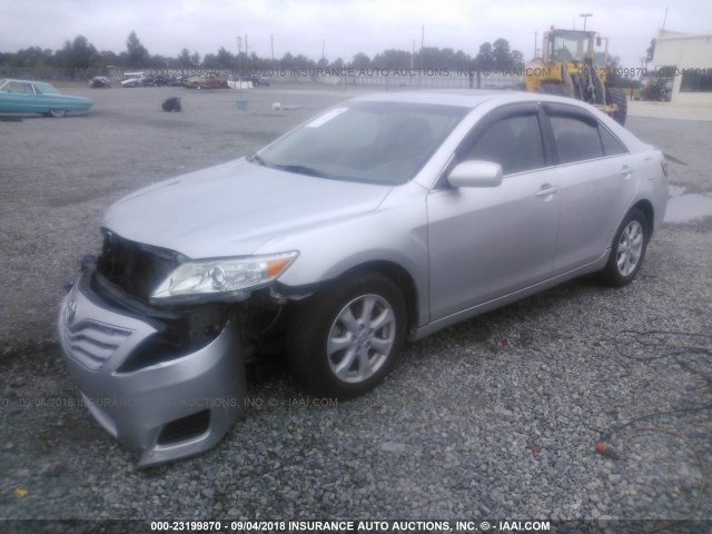 4T1BF3EK8BU156006 - 2011 TOYOTA CAMRY SE/LE/XLE 银色 照片 2