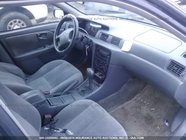 4T1BG22K6YU951124 - 2000 TOYOTA CAMRY CE/LE/XLE 灰色 照片 5