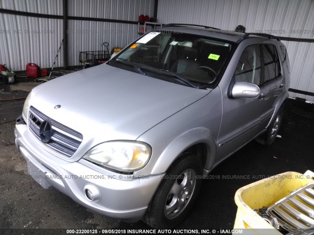 4JGAB75EX2A296973 - 2002 MERCEDES-BENZ ML 500 GRAY photo 2