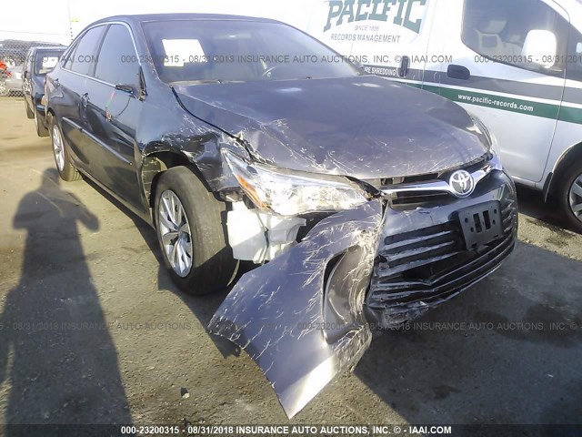 4T4BF1FK3GR582296 - 2016 TOYOTA CAMRY LE/XLE/SE/XSE GRAY photo 6