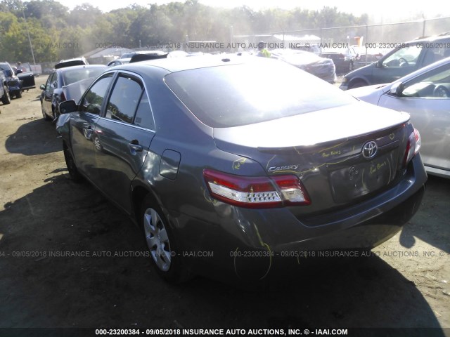 4T1BF3EKXBU619392 - 2011 TOYOTA CAMRY SE/LE/XLE GRAY photo 3