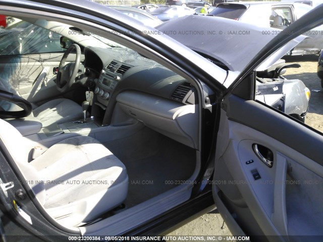 4T1BF3EKXBU619392 - 2011 TOYOTA CAMRY SE/LE/XLE GRAY photo 5