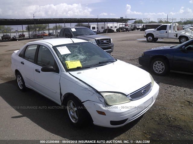 1FAFP34N57W132553 - 2007 FORD FOCUS ZX4/S/SE/SES WHITE photo 1