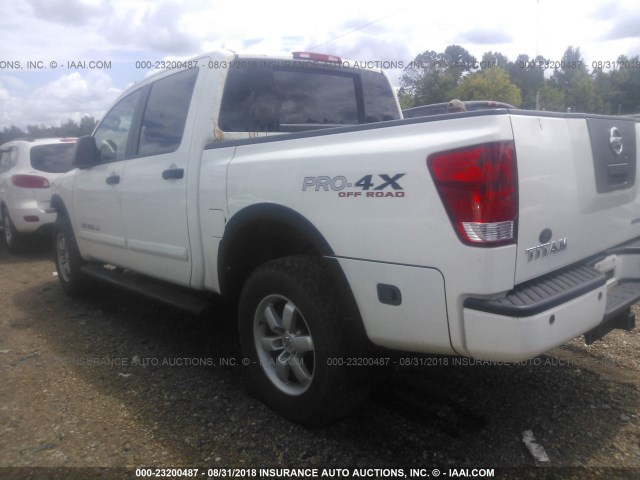 1N6BA0EC4BN326069 - 2011 NISSAN TITAN S/SV/SL/PRO-4X WHITE photo 3