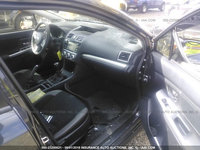 JF2GPABC7H9216993 - 2017 SUBARU CROSSTREK PREMIUM ნაცრისფერი ფოტო 5