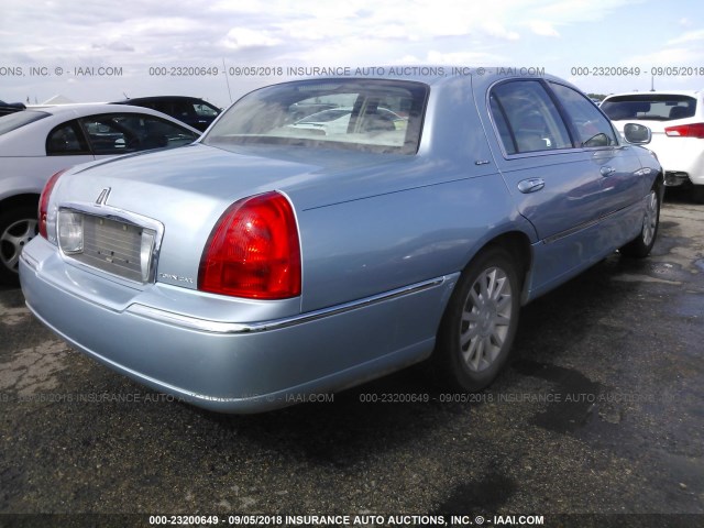 1LNHM81V56Y631834 - 2006 LINCOLN TOWN CAR SIGNATURE Light Blue photo 4