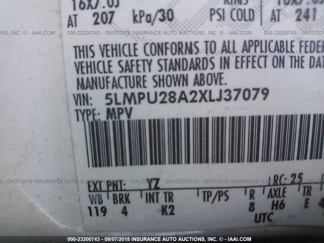 5LMPU28A2XLJ37079 - 1999 LINCOLN NAVIGATOR Weiß Foto 9